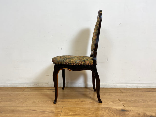 WMK I Wunderschöner, bequemer und gut erhaltener antiker Esszimmerstuhl mit floralem Bezug und schwarzem handverziertem Holzrahmen I Stuhl Holzstuhl Küchenstuhl Chair Jugendstil Vintage Berlin Dresden