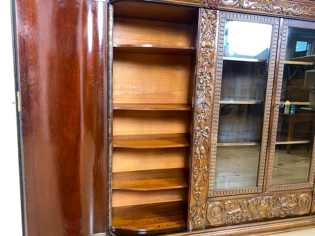 WMK I Imposanter, reichverzierter antiker Herrenschrank aus vollem Holz mit Glastüren I Schrank Vitrine Bücher Regal Highboard Gründerzeit Jugendstil Historismus Barock Vintage Berlin Dresden Bayern