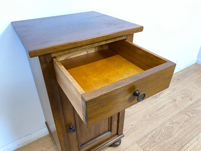 WMK I Großer nordischer antiker Nachttisch , Vollholz, mit Schublade und Messinggriffen I Nachtschrank Nachtschränkchen Nachtkommode Kommode Beistelltisch Jugendstil Vintage Berlin Bayern Chemnitz