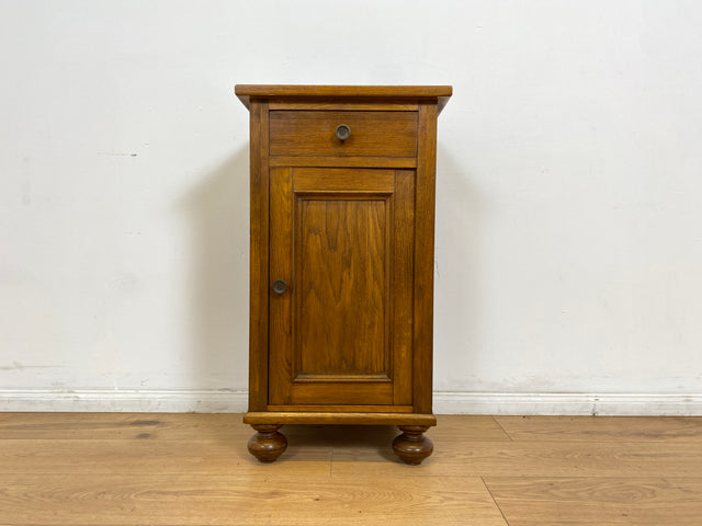 WMK I Großer nordischer antiker Nachttisch , Vollholz, mit Schublade und Messinggriffen I Nachtschrank Nachtschränkchen Nachtkommode Kommode Beistelltisch Jugendstil Vintage Berlin Bayern Chemnitz