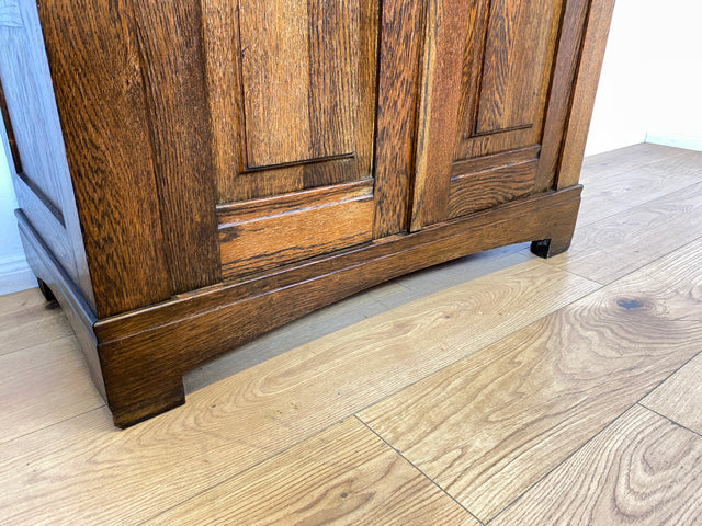 WMK I Wunderschöner antiker Schrank aus massiver Eiche mit Beschlägen aus Messing und handverziert I Schrank Kleider Wäsche Bücher Highboard Geschirrschrank Jugendstil Vintage Berlin Bayern Düsseldorf