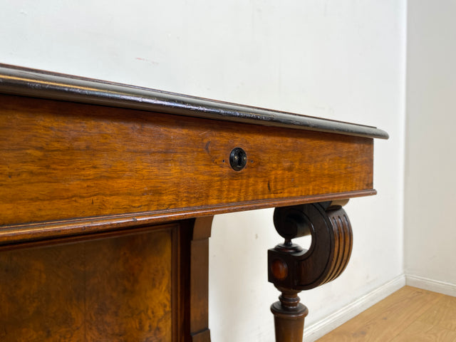 WMK I Vornehmer antiker Schreibpult mit handverzierten Volutenstützen und aufklapp. Fach I Konsolentisch Schreibtisch Kommode Konsole Sekretär Gründerzeit Biedermeier Vintage Berlin Bremen Heidelberg