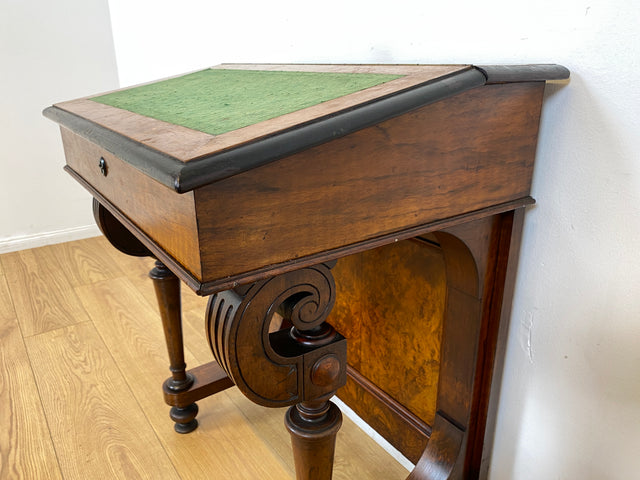 WMK I Vornehmer antiker Schreibpult mit handverzierten Volutenstützen und aufklapp. Fach I Konsolentisch Schreibtisch Kommode Konsole Sekretär Gründerzeit Biedermeier Vintage Berlin Bremen Heidelberg