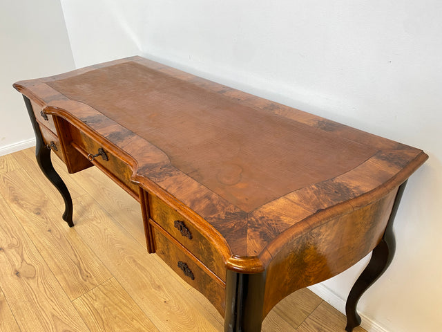 WMK # Edler antiker Schreibtisch , freistehend, mit eleganten Füßen und Schreibunterlage aus Leder #  Bureau Plat Lady Sekretär Bürotisch Arbeitstisch Writing Desk Louis Philippe Barock Rokoko Vintage