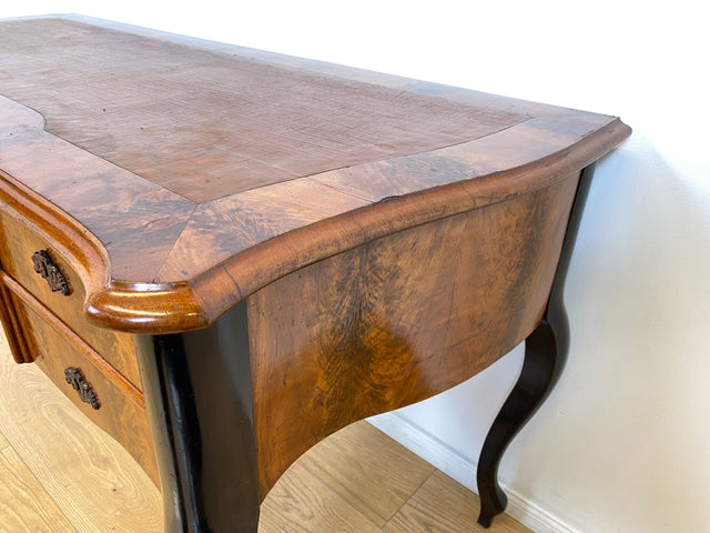 WMK # Edler antiker Schreibtisch , freistehend, mit eleganten Füßen und Schreibunterlage aus Leder #  Bureau Plat Lady Sekretär Bürotisch Arbeitstisch Writing Desk Louis Philippe Barock Rokoko Vintage