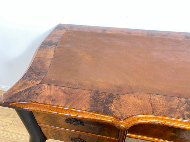 WMK # Edler antiker Schreibtisch , freistehend, mit eleganten Füßen und Schreibunterlage aus Leder #  Bureau Plat Lady Sekretär Bürotisch Arbeitstisch Writing Desk Louis Philippe Barock Rokoko Vintage