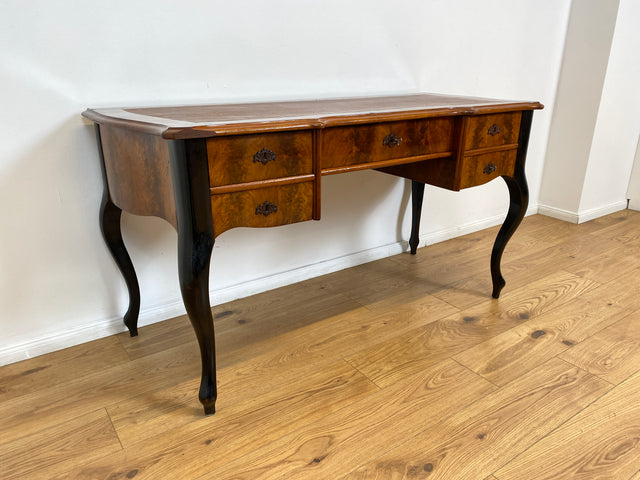 WMK # Edler antiker Schreibtisch , freistehend, mit eleganten Füßen und Schreibunterlage aus Leder #  Bureau Plat Lady Sekretär Bürotisch Arbeitstisch Writing Desk Louis Philippe Barock Rokoko Vintage