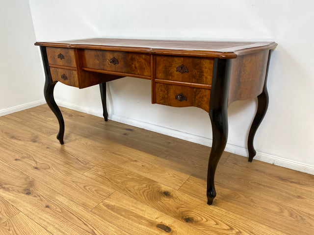 WMK # Edler antiker Schreibtisch , freistehend, mit eleganten Füßen und Schreibunterlage aus Leder #  Bureau Plat Lady Sekretär Bürotisch Arbeitstisch Writing Desk Louis Philippe Barock Rokoko Vintage