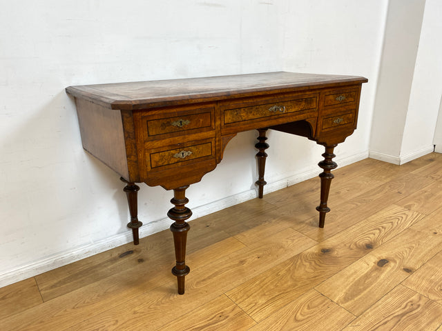 WMK I Eleganter antiker Schreibtisch in wunderschönem Nussbaum Wurzelholz mit edlem Messingbeschlag, um 1880 I Sekretär Damensekretär Konsole Lady Desk Gründerzeit Vintage Berlin Dresden München