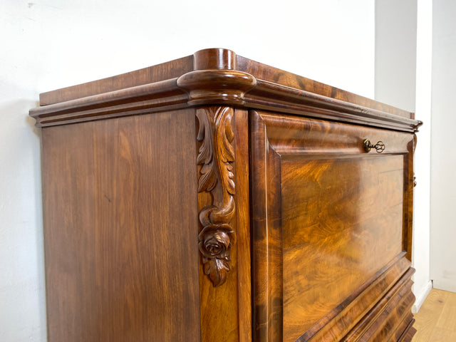 WMK I Wunderschöner antiker Sekretär , Vollholz in Nussbaum , mit Schubladen und stabiler Schreibklappe, um 1860 I Schrank Schreibschrank Highboard Kommode Desk Biedermeier Vintage Berlin Dresden Bonn