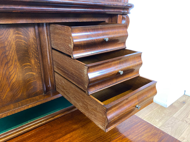 WMK I Wunderschöner antiker Sekretär , Vollholz in Nussbaum , mit Schubladen und stabiler Schreibklappe, um 1860 I Schrank Schreibschrank Highboard Kommode Desk Biedermeier Vintage Berlin Dresden Bonn