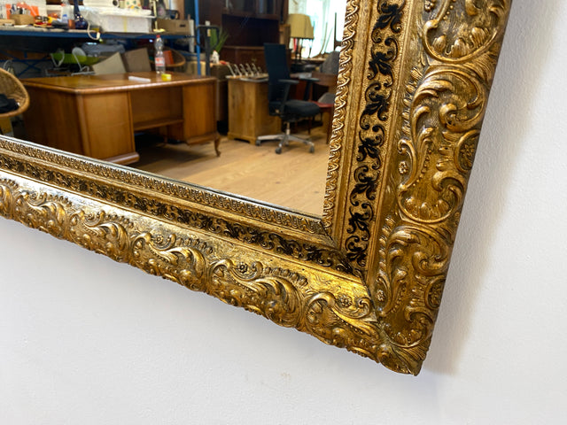WMK I Wunderschöner antiker Spiegel mit prunkvollem Goldrahmen aus Holz & Gibs mit Akanthusornament, um 1900 I Spiegel Goldspiegel Garderobe Flur Bad Gilded Mirror Barock Rokoko Vintage Berlin Aachen