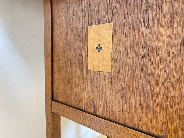 WMK I Einzigartiger antiker Spieltisch aus Eiche mit Spielefach, Getränkehaltern & Leder Einlage, um 1920 I Kartentisch Pokertisch Holztisch Küchentisch Tisch Schachtisch Jugendstil Art Deco Vintage