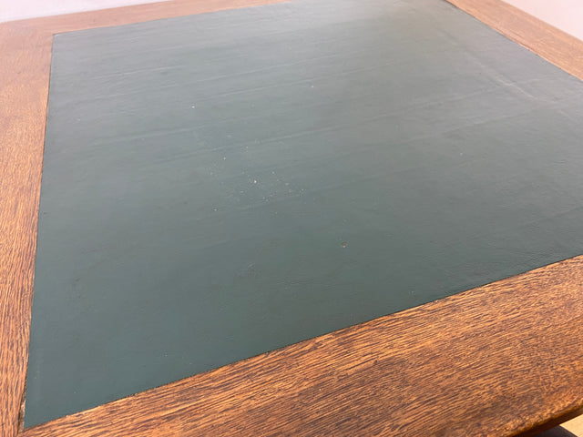 WMK I Einzigartiger antiker Spieltisch aus Eiche mit Spielefach, Getränkehaltern & Leder Einlage, um 1920 I Kartentisch Pokertisch Holztisch Küchentisch Tisch Schachtisch Jugendstil Art Deco Vintage