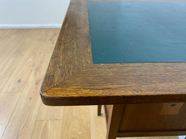 WMK I Einzigartiger antiker Spieltisch aus Eiche mit Spielefach, Getränkehaltern & Leder Einlage, um 1920 I Kartentisch Pokertisch Holztisch Küchentisch Tisch Schachtisch Jugendstil Art Deco Vintage