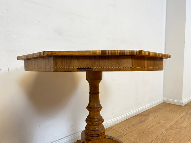 WMK I Eleganter antiker italienischer Sorrento Tisch I 1880-1900 I aufwendige Intarsien mit Sternrosette I gedrechselte Dreifuß Säule