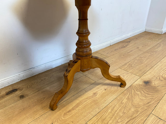 WMK I Eleganter antiker italienischer Sorrento Tisch I 1880-1900 I aufwendige Intarsien mit Sternrosette I gedrechselte Dreifuß Säule