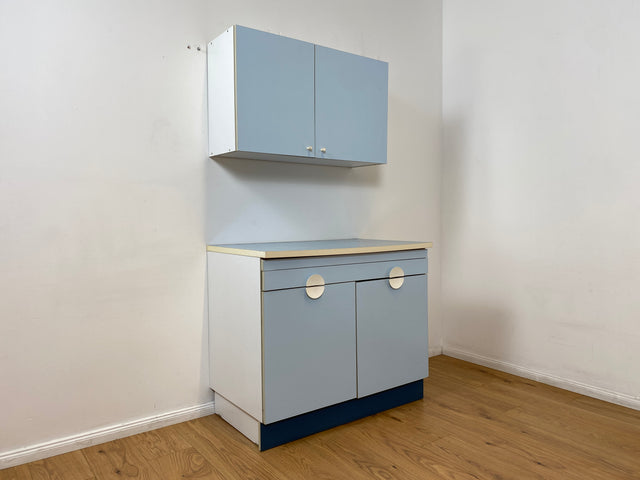 WMK # Kultige blaue Space Age Küchenzeile aus 1976 m. Hängeschrank, ausziehbarer Platte & Schütten # Küchenbüfett kleine Küche Küchenschrank Küchenhängeschrank Küchenanrichte Kredenz Retro Vintage DDR