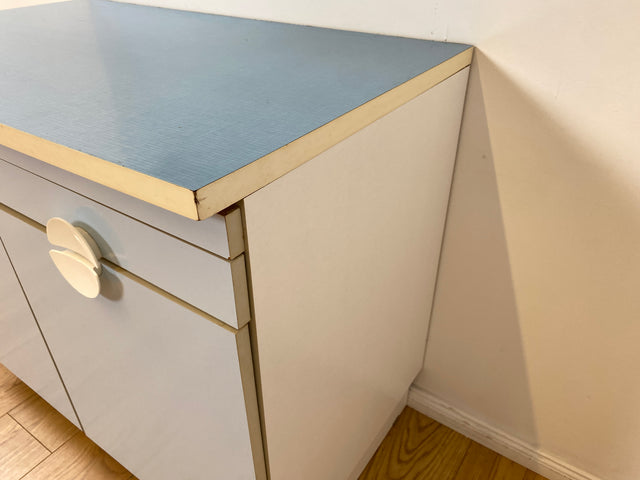 WMK # Kultige blaue Space Age Küchenzeile aus 1976 m. Hängeschrank, ausziehbarer Platte & Schütten # Küchenbüfett kleine Küche Küchenschrank Küchenhängeschrank Küchenanrichte Kredenz Retro Vintage DDR