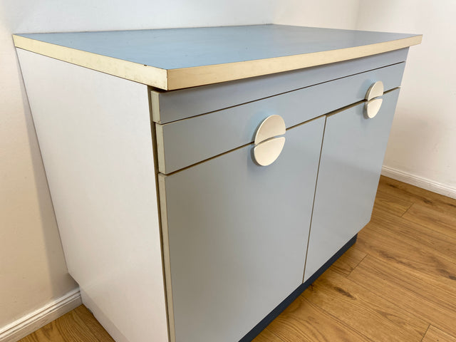 WMK # Kultige blaue Space Age Küchenzeile aus 1976 m. Hängeschrank, ausziehbarer Platte & Schütten # Küchenbüfett kleine Küche Küchenschrank Küchenhängeschrank Küchenanrichte Kredenz Retro Vintage DDR
