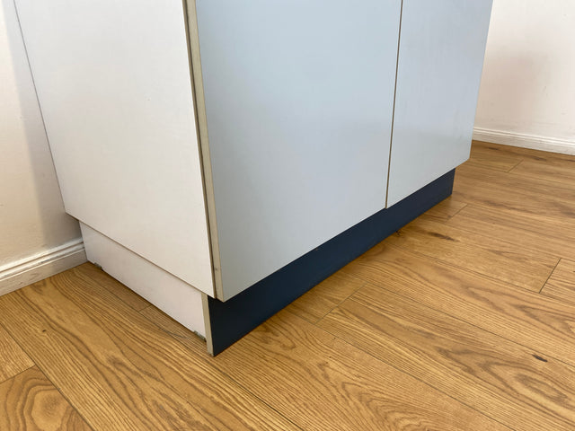 WMK # Kultige blaue Space Age Küchenzeile aus 1976 m. Hängeschrank, ausziehbarer Platte & Schütten # Küchenbüfett kleine Küche Küchenschrank Küchenhängeschrank Küchenanrichte Kredenz Retro Vintage DDR