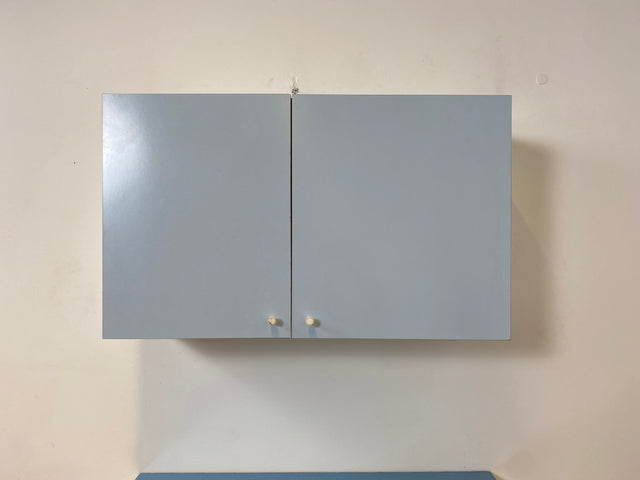 WMK # Kultige blaue Space Age Küchenzeile aus 1976 m. Hängeschrank, ausziehbarer Platte & Schütten # Küchenbüfett kleine Küche Küchenschrank Küchenhängeschrank Küchenanrichte Kredenz Retro Vintage DDR