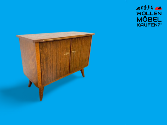 WMK Formschöne & gut erhaltene Mid-Century Kommode aus vollem Holz mit hübschen Messingbeschlägen, aus 1964  # Sideboard TV-Lowboard Fernsehkommode Wäschekommode Anrichte Rockabilly Vintage 50er 60er