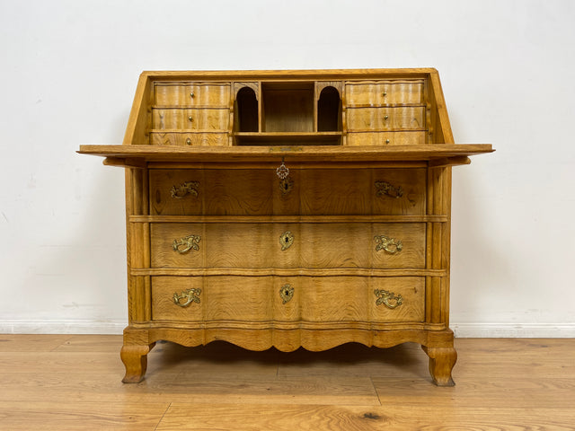 WMK l Wunderschöner und gut erhaltener dänischer 60er Jahre Sekretär im Barockstil aus massiver Eiche mit Messinggriffen l Sekretär Schreibschrank Schreibtisch Kommode Schubladenkommode Desk Vintage