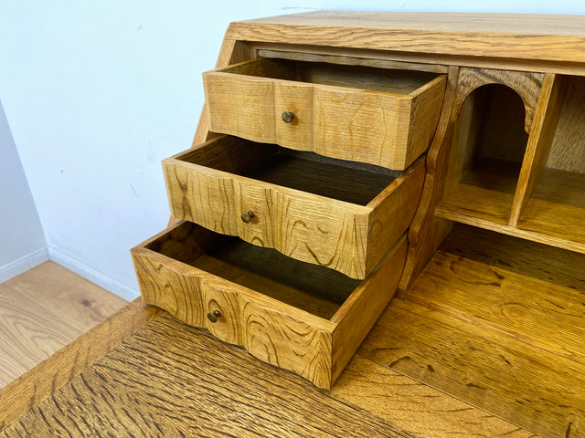 WMK l Wunderschöner und gut erhaltener dänischer 60er Jahre Sekretär im Barockstil aus massiver Eiche mit Messinggriffen l Sekretär Schreibschrank Schreibtisch Kommode Schubladenkommode Desk Vintage