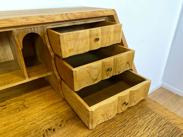 WMK l Wunderschöner und gut erhaltener dänischer 60er Jahre Sekretär im Barockstil aus massiver Eiche mit Messinggriffen l Sekretär Schreibschrank Schreibtisch Kommode Schubladenkommode Desk Vintage