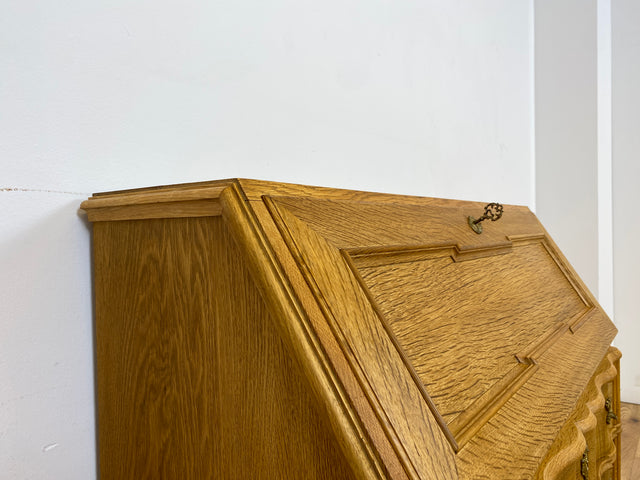 WMK l Wunderschöner und gut erhaltener dänischer 60er Jahre Sekretär im Barockstil aus massiver Eiche mit Messinggriffen l Sekretär Schreibschrank Schreibtisch Kommode Schubladenkommode Desk Vintage