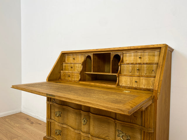 WMK l Wunderschöner und gut erhaltener dänischer 60er Jahre Sekretär im Barockstil aus massiver Eiche mit Messinggriffen l Sekretär Schreibschrank Schreibtisch Kommode Schubladenkommode Desk Vintage