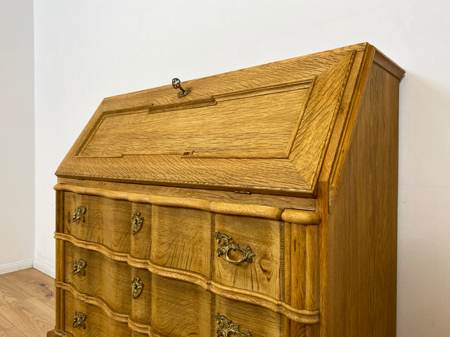 WMK l Wunderschöner und gut erhaltener dänischer 60er Jahre Sekretär im Barockstil aus massiver Eiche mit Messinggriffen l Sekretär Schreibschrank Schreibtisch Kommode Schubladenkommode Desk Vintage