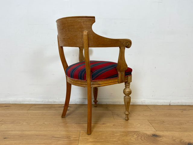 WMK I 1/2 Vornehmer dänischer antiker Salonstuhl aus Eiche mit Armlehnen und rot gestreiftem Sitzbezug, um 1900 I Stuhl Sessel Armchair Esszimmer Küchenstuhl Biedermeier Vintage Berlin Dresden Weimer