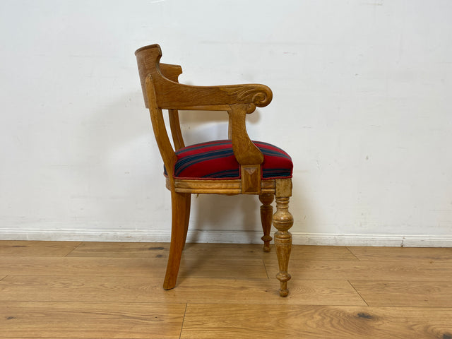 WMK I 1/2 Vornehmer dänischer antiker Salonstuhl aus Eiche mit Armlehnen und rot gestreiftem Sitzbezug, um 1900 I Stuhl Sessel Armchair Esszimmer Küchenstuhl Biedermeier Vintage Berlin Dresden Weimer