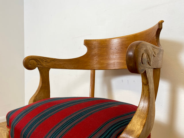 WMK I 1/2 Vornehmer dänischer antiker Salonstuhl aus Eiche mit Armlehnen und rot gestreiftem Sitzbezug, um 1900 I Stuhl Sessel Armchair Esszimmer Küchenstuhl Biedermeier Vintage Berlin Dresden Weimer