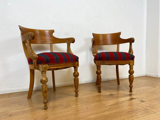 WMK I 1/2 Vornehmer dänischer antiker Salonstuhl aus Eiche mit Armlehnen und rot gestreiftem Sitzbezug, um 1900 I Stuhl Sessel Armchair Esszimmer Küchenstuhl Biedermeier Vintage Berlin Dresden Weimer