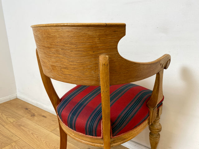 WMK I 1/2 Vornehmer dänischer antiker Salonstuhl aus Eiche mit Armlehnen und rot gestreiftem Sitzbezug, um 1900 I Stuhl Sessel Armchair Esszimmer Küchenstuhl Biedermeier Vintage Berlin Dresden Weimer