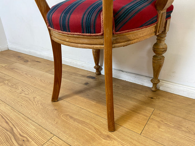 WMK I 1/2 Vornehmer dänischer antiker Salonstuhl aus Eiche mit Armlehnen und rot gestreiftem Sitzbezug, um 1900 I Stuhl Sessel Armchair Esszimmer Küchenstuhl Biedermeier Vintage Berlin Dresden Weimer