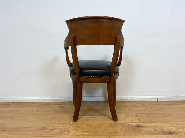 WMK I Vornehmer dänischer antiker Salonstuhl mit Armlehnen, Intarsien und schwarzem Kunst Leder, um 1900 I Stuhl Sessel Armchair Esszimmer Küchenstuhl Biedermeier Vintage Berlin München Stuttgart