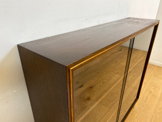 WMK I Stilschlichte dunkle Mid-Century Vitrine aus vollem Holz mit verstellbaren Regalböden I Büchervitrine Bücherregal Regal Holzregal Sideboard Bücherschrank Vintage 50er 60er Berlin Essen Leipzig