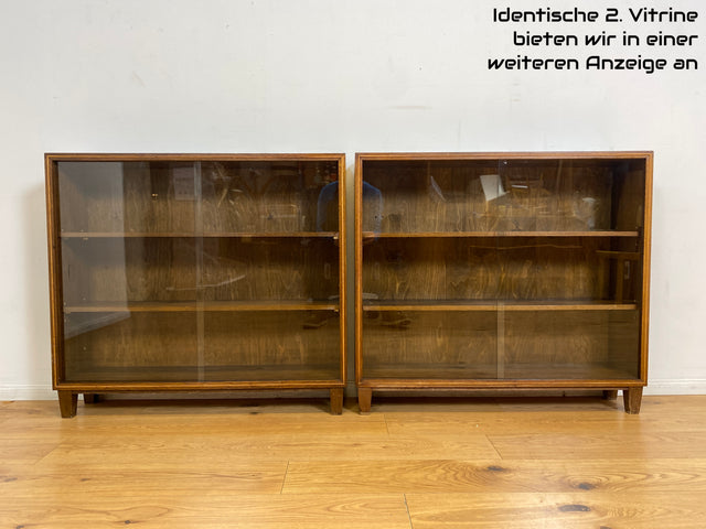 WMK I Stilschlichte dunkle Mid-Century Vitrine aus vollem Holz mit verstellbaren Regalböden I Büchervitrine Bücherregal Regal Holzregal Sideboard Bücherschrank Vintage 50er 60er Berlin Essen Leipzig