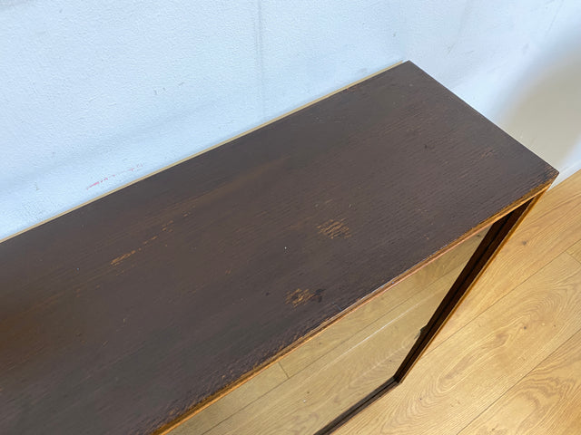 WMK I Stilschlichte dunkle Mid-Century Vitrine aus vollem Holz mit verstellbaren Regalböden I Büchervitrine Bücherregal Regal Holzregal Sideboard Bücherschrank Vintage 50er 60er Berlin Essen Leipzig