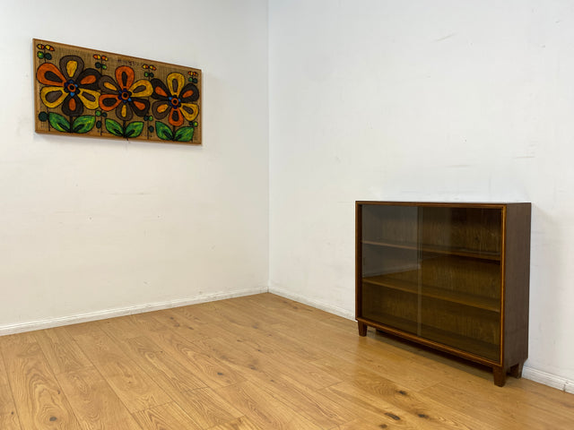 WMK I Stilschlichte dunkle Mid-Century Vitrine aus vollem Holz mit verstellbaren Regalböden I Büchervitrine Bücherregal Regal Holzregal Sideboard Bücherschrank Vintage 50er 60er Berlin Essen Leipzig