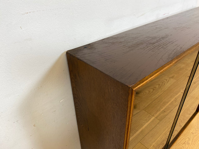 WMK I Stilschlichte dunkle Mid-Century Vitrine aus vollem Holz mit verstellbaren Regalböden I Büchervitrine Bücherregal Regal Holzregal Sideboard Bücherschrank Vintage 50er 60er Berlin Essen Leipzig