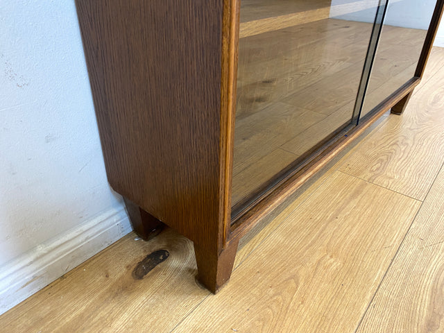 WMK I Stilschlichte dunkle Mid-Century Vitrine aus vollem Holz mit verstellbaren Regalböden I Büchervitrine Bücherregal Regal Holzregal Sideboard Bücherschrank Vintage 50er 60er Berlin Essen Leipzig