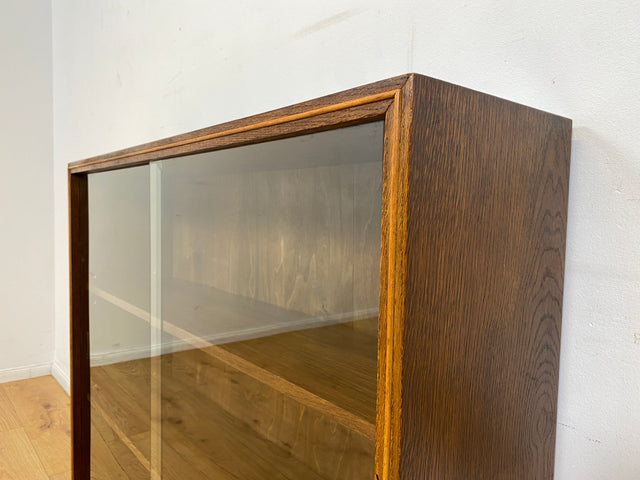 WMK I Stilschlichte dunkle Mid-Century Vitrine aus vollem Holz mit verstellbaren Regalböden I Büchervitrine Bücherregal Regal Holzregal Sideboard Bücherschrank Vintage 50er 60er Berlin Essen Leipzig