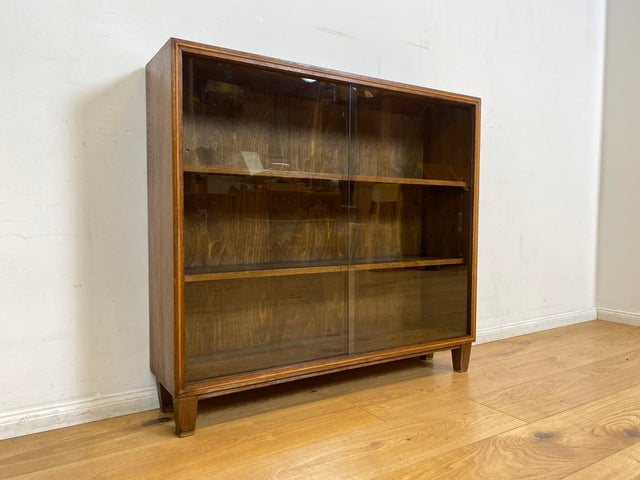 WMK I Stilschlichte dunkle Mid-Century Vitrine aus vollem Holz mit verstellbaren Regalböden I Büchervitrine Bücherregal Regal Holzregal Sideboard Bücherschrank Vintage 50er 60er Berlin Essen Leipzig