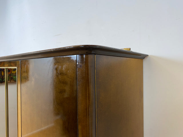 WMK I Besonders schöner und gut erhaltener dunkler 50er Jahre Kleiderschrank mit Glastüren