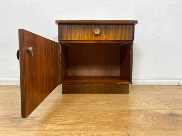 WMK I 1/2 Formschöner dunkler Mid-Century Nachttisch aus vollem Holz mit Schublade & Messinggriffen I Kommode Schrank Schränkchen Nacht Night Stand Beistelltisch Vintage 50er 60er Berlin Ulm Stuttgart